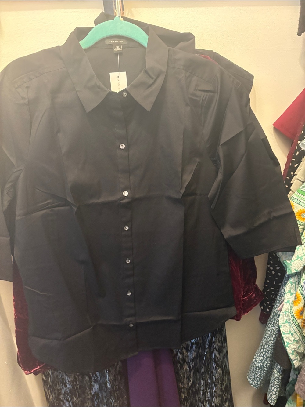 Ann Taylor Black Short-Sleeve Button-Down Shirt